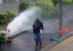 Hong Kong 'tê liệt' vì bão Hato