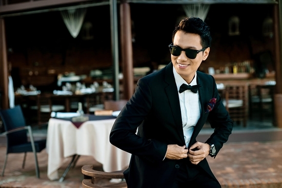 Việt Anh tung loạt ảnh như soái ca khiến fan mê mẩn