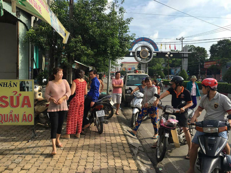 Nam thanh niên để lại con nhỏ rồi tự thiêu