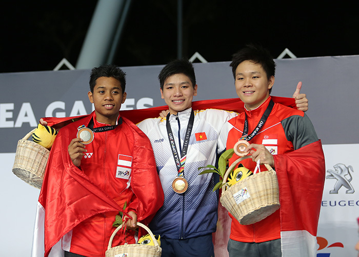Kình ngư 15 tuổi của Việt Nam gây địa chấn, phá kỷ lục SEA Games