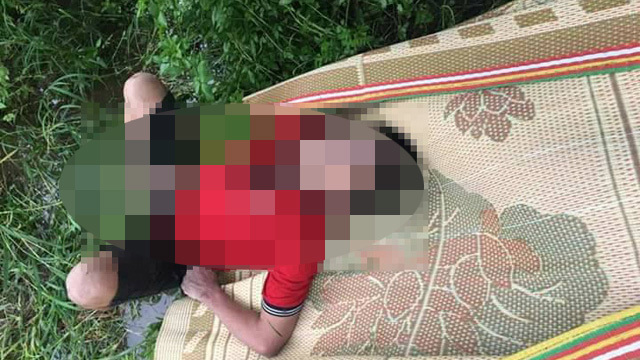 Thi thể người đàn ông cạnh xe máy, miệng ngậm kim tiêm