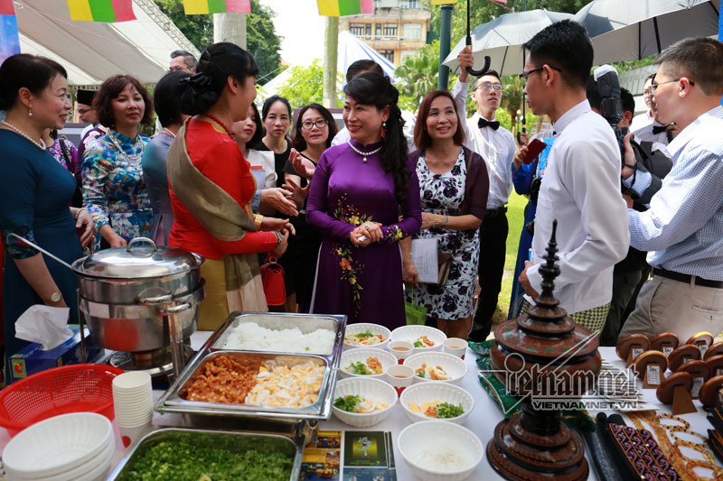 Phu nhân Thủ tướng dự lễ hội Vàng ASEAN