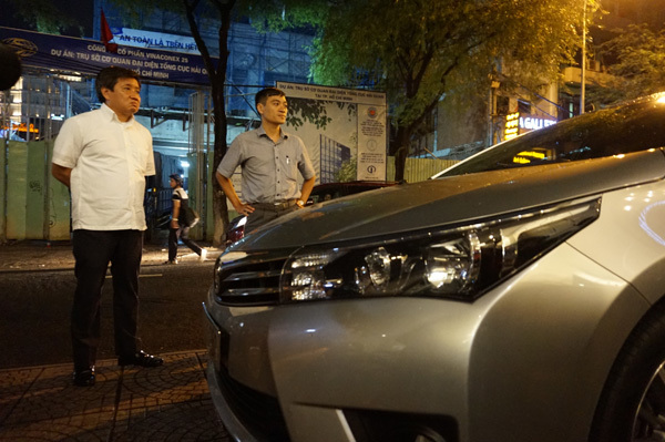 Ông Đoàn Ngọc Hải 'xử' 22 ô tô chiếm vỉa hè lúc nửa đêm