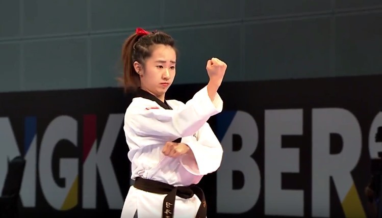 Nữ võ sĩ Taekwondo xinh đẹp gây sốt ở SEA Games 29