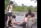 Thiếu nữ bị đánh tới tấp, bò lê lết trên đường ở Đà Nẵng