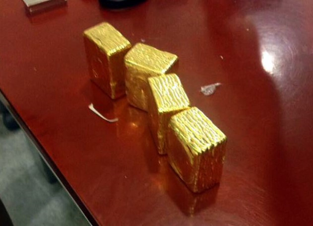Điều tra nhóm người nghi mang 20kg vàng qua đường hàng không