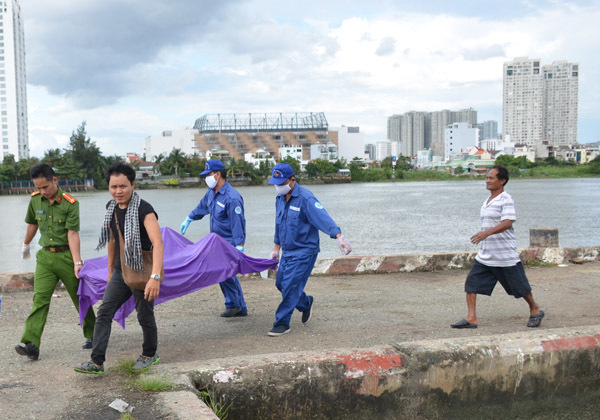 Thi thể cô gái nổi trên sông Sài Gòn