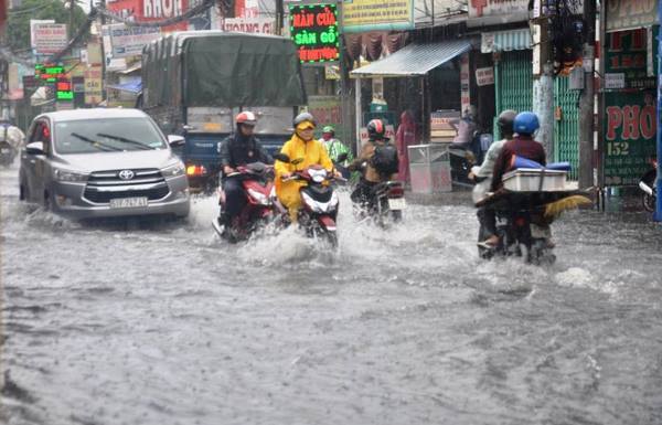 Dự báo thời tiết 28/8: Hai đầu đất nước mưa như trút