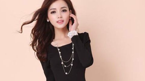 Những quy tắc mix dây chuyền hợp với từng dáng váy áo