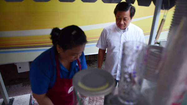Ngày đầu quận trung tâm Sài Gòn có phố hàng rong hợp pháp