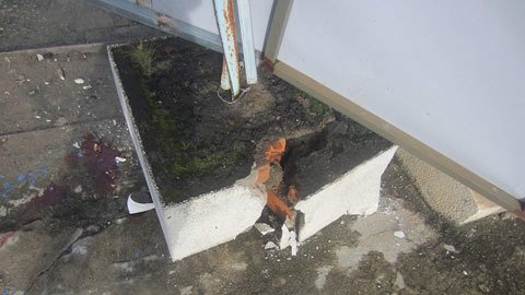 Cổng trường sập đè gãy chân nữ sinh ngày tựu trường