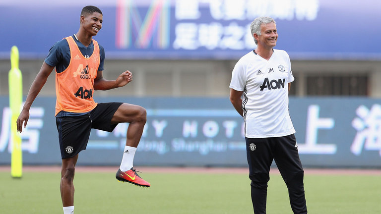 Barca đòi cướp Rashford của MU, Conte ngồi trên lửa