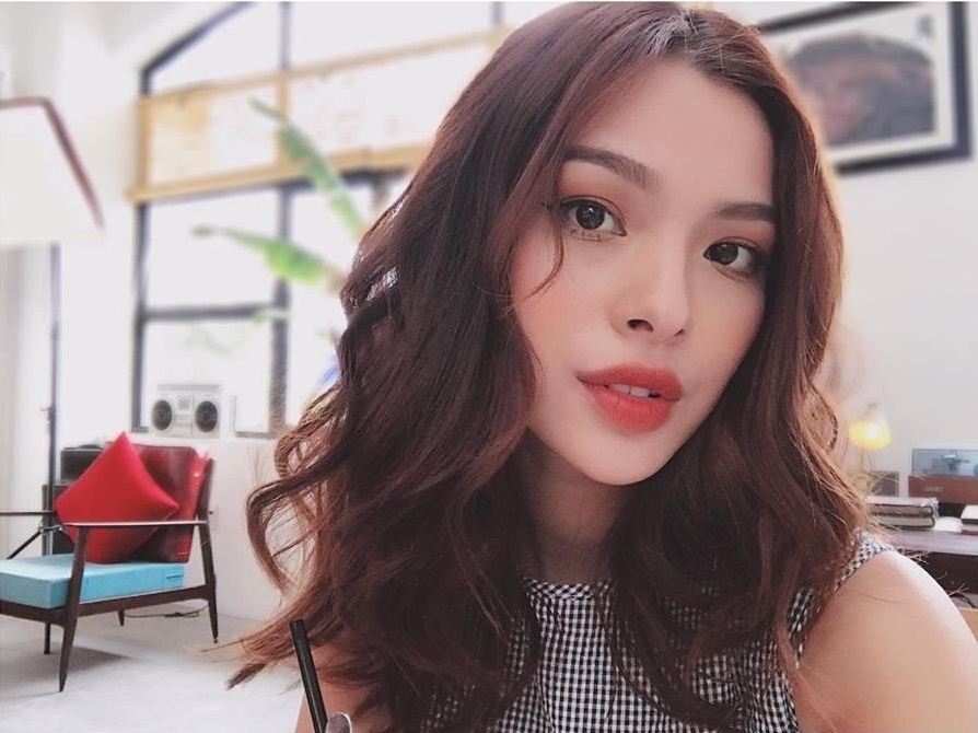 Nụ cười thiếu cảm xúc của Tú Hảo The face