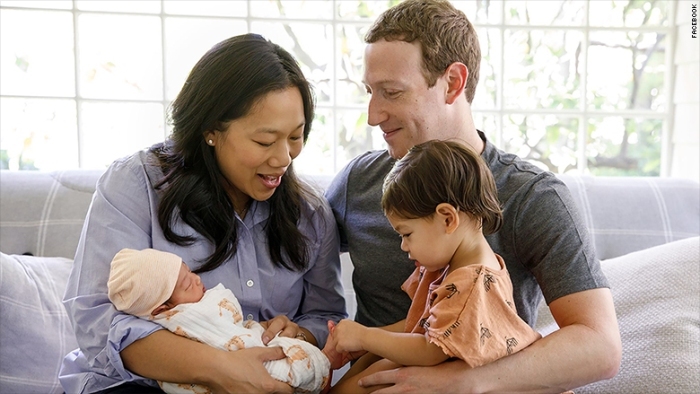 Ông chủ Facebook bất ngờ khoe ảnh 