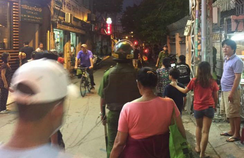 CA nổ súng bắt kẻ cầm hung khí gây rối ở trung tâm Sài Gòn