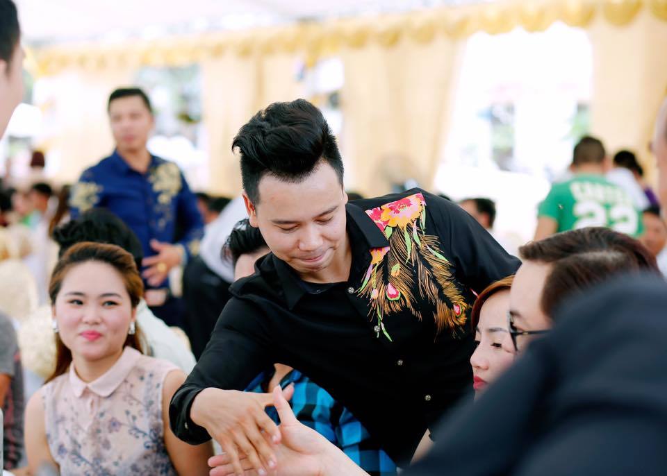 Tình huống bất ngờ trong đám cưới khiến cô dâu ôm mặt khóc nức nở