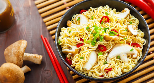 Tìm hiểu quy trình chiên bên trong nhà máy sản xuất mì