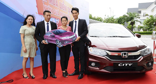 Khách hàng Ngọc Dương Riverside nhận Honda City