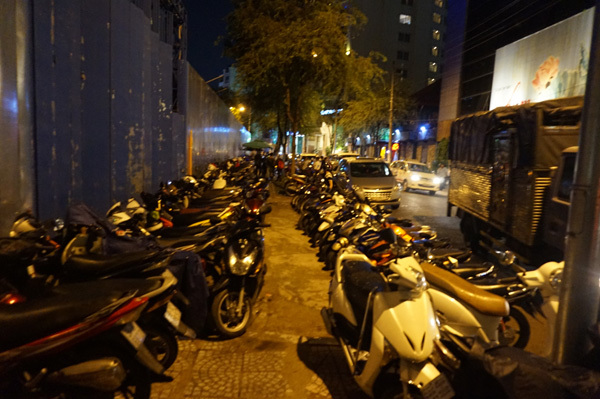 Sau ngày 31/8, hai bãi giữ xe chiếm dụng hết vỉa hè, sai phép, cày nát các thảm cỏ đã bị ông Đoàn Ngọc Hải thôi cấp phép và cho ngưng hoạt động để trả lại lối đi cho người đi bộ.