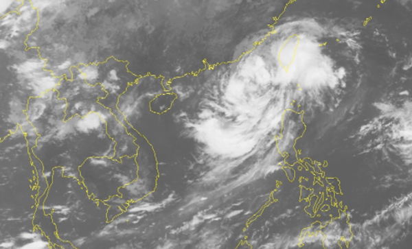 Bão số 8 giật cấp 11 trên biển Đông