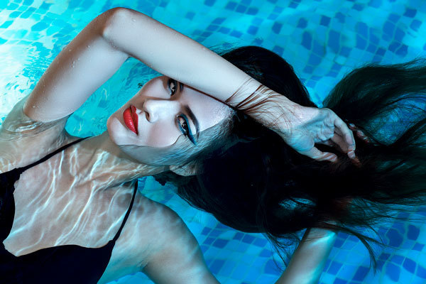 Bộ ảnh độc đáo dưới nước của thí sinh Người mẫu Việt Nam