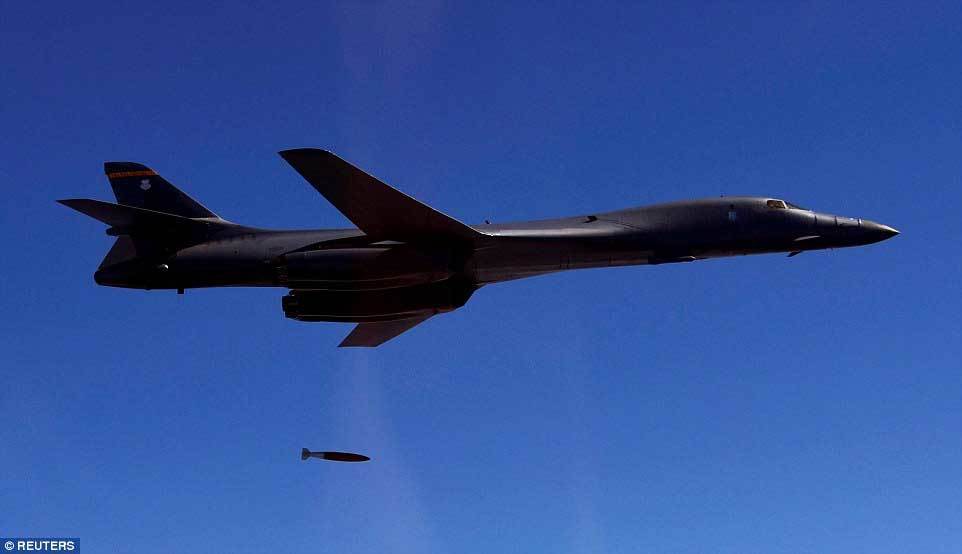 Máy bay Mỹ 'ném bom' Bán đảo Triều Tiên