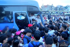 Hà Nội: Tắc khắp ngả, đông nghẹt bến xe trước nghỉ lễ