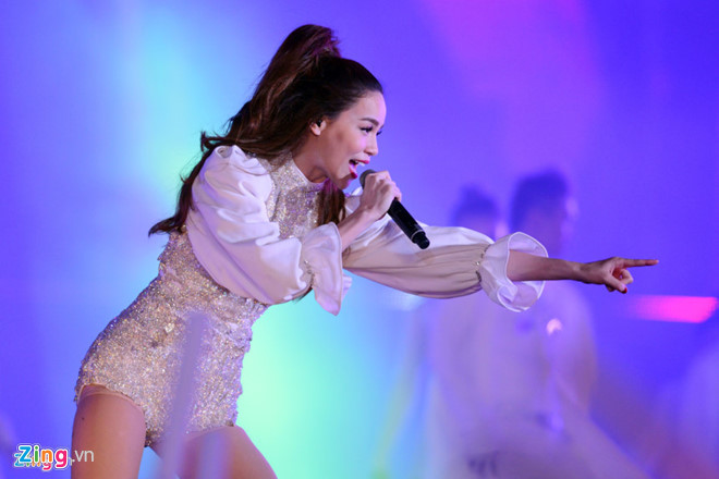 Hồ Ngọc Hà bị tố hủy show nước ngoài vì thiếu Trấn Thành