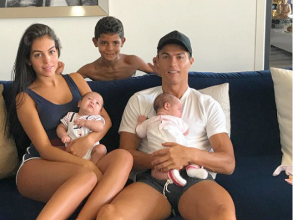 Ronaldo cam đoan trở lại MU, Conte hứng 