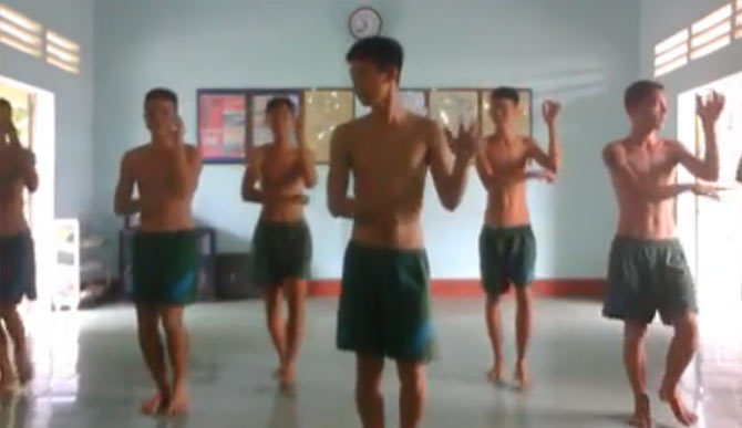 Xem màn múa 