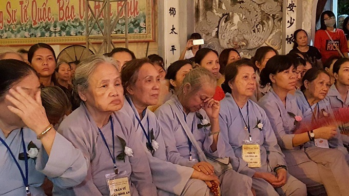Nước mắt rơi trong Đại lễ Vu Lan ở chùa Quỳnh Lôi