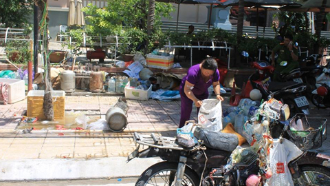 Nổ bình khí bơm bóng bay, người phụ nữ bị thương