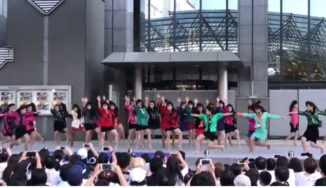 Vũ điệu vui nhộn của nữ sinh Nhật Bản gây sốt mạng xã hội