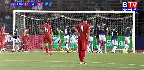 Campuchia 1-1 Việt Nam: Minh Tuấn sút phạt dội xà ngang