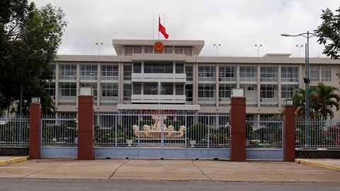 Cần Thơ 'cấm' công chức mặc quần jean, áo thun đi làm