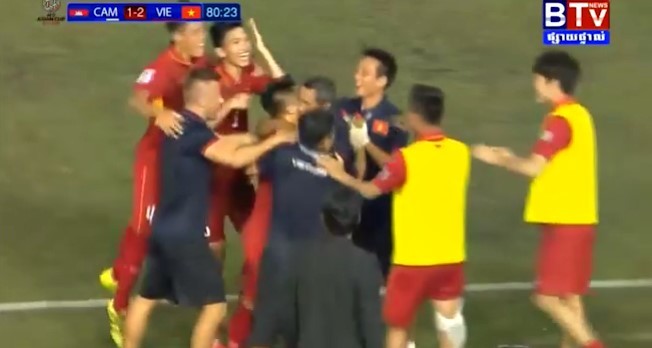 Campuchia 1-2 Việt Nam: Quang Hải lập công phút 81