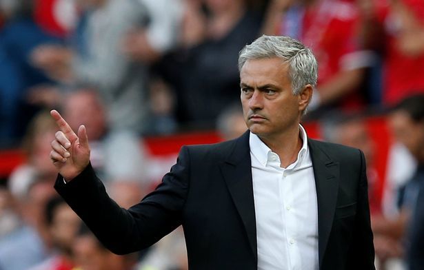 Mourinho bất ngờ hé lộ tương lai, MU sướng rơn