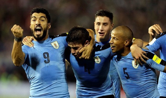 Suarez ghi bàn không thể ngờ, Uruguay tiến sát vé đến Nga