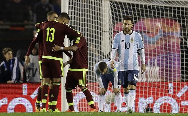 Messi bất lực, Argentina vẫn đứng ngoài top 4 dự World Cup