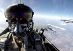 Cảnh tượng từ buồng lái chiến cơ F-16 khi nã bom