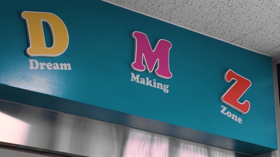 Cuộc sống ở ngôi làng cách Triều Tiên nửa cây số