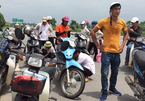 Hàng loạt xe máy dính đinh tặc trên cao tốc Hà Nội - Bắc Giang