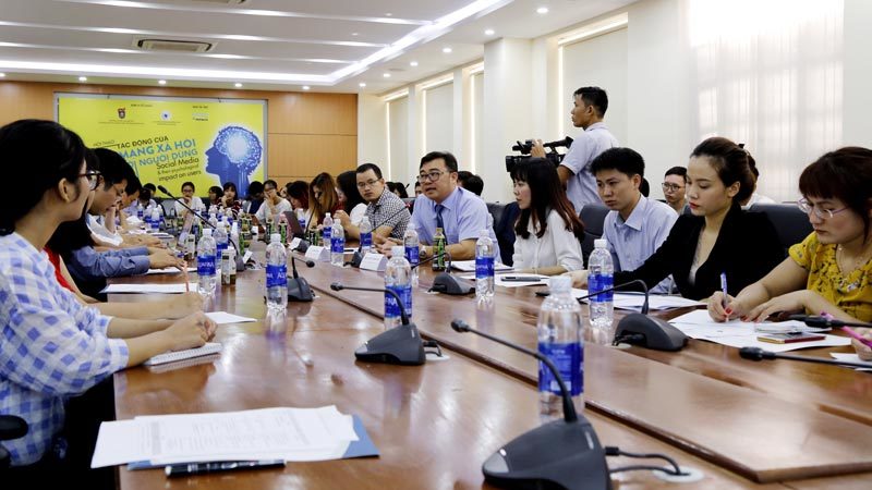 Càng nhiều bạn Facebook, người Việt càng thấy cô đơn, bất mãn