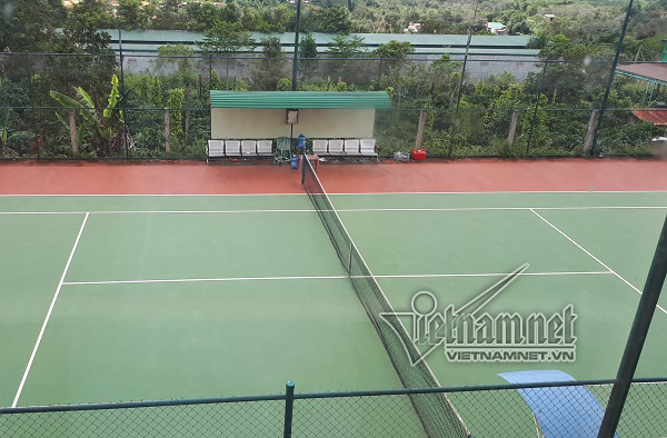 Sân tennis không mất tiền ngân sách nhưng lòng tin và uy tín thì sao?