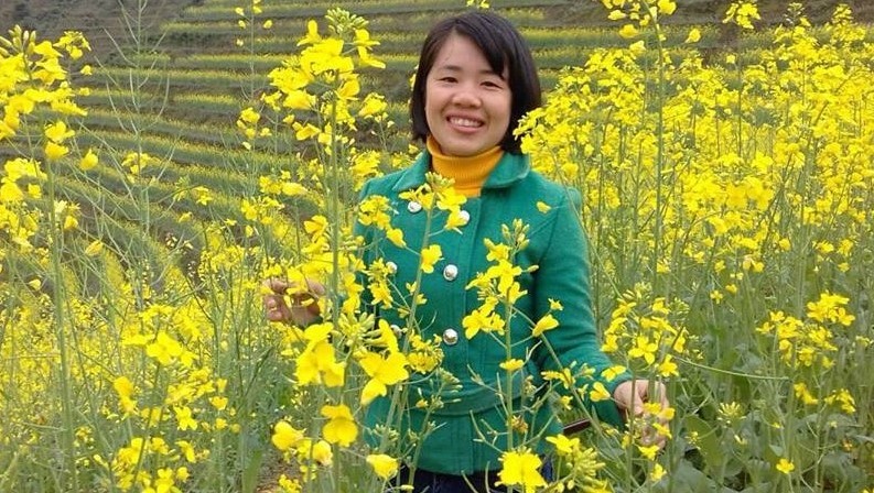 Gặp cô giáo Mù Cang Chải nhận quà của Bộ trưởng Phùng Xuân Nhạ trong ngày khai giảng
