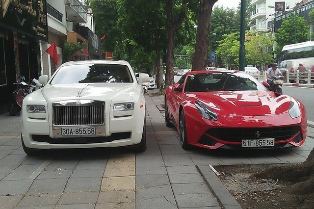 Đại gia Hà Nội 'show hàng' Rolls-Royce và Ferrari 40 tỷ