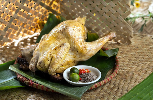 Gà nướng ‘thần thánh’ ở nhà hàng 200 cây xanh