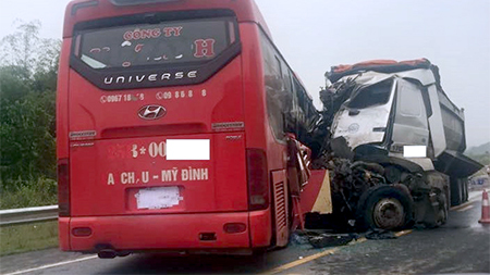 Tai nạn nghiêm trọng trên cao tốc Hà Nội - Lào Cai