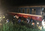Tàu chở hơn 200 khách bị trật bánh ở Thanh Hóa