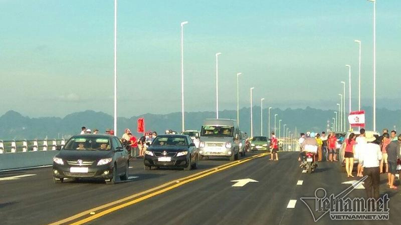 Vi phạm nhan nhản trên cầu vượt biển dài nhất Việt Nam